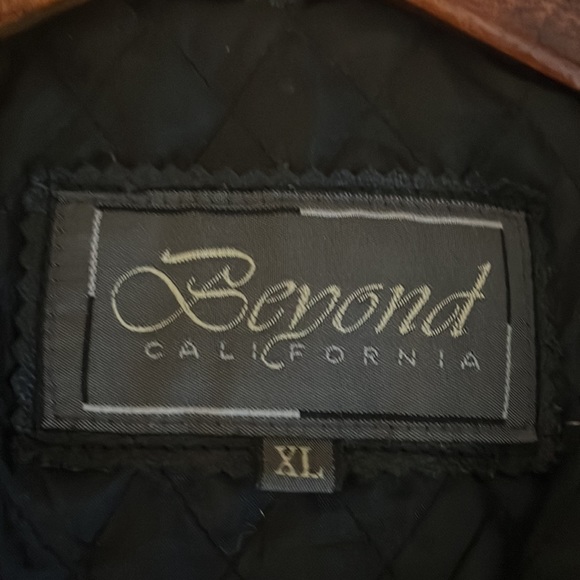 Have an xl black leather jacket made by”Beyond California“. Perfect condition ! - Picture 3 of 7